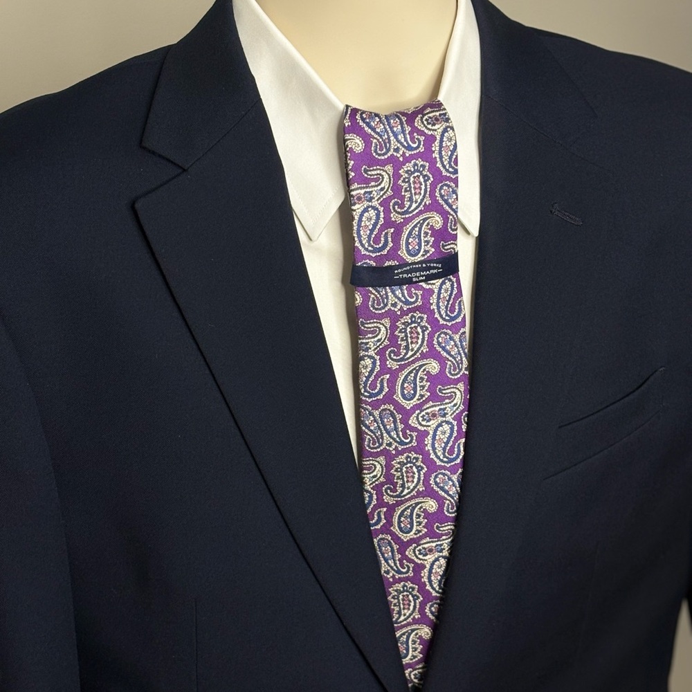 NEW-Roundtree & Yorke Purple and Blue Paisley Slim Tie - Picture 5 of 5